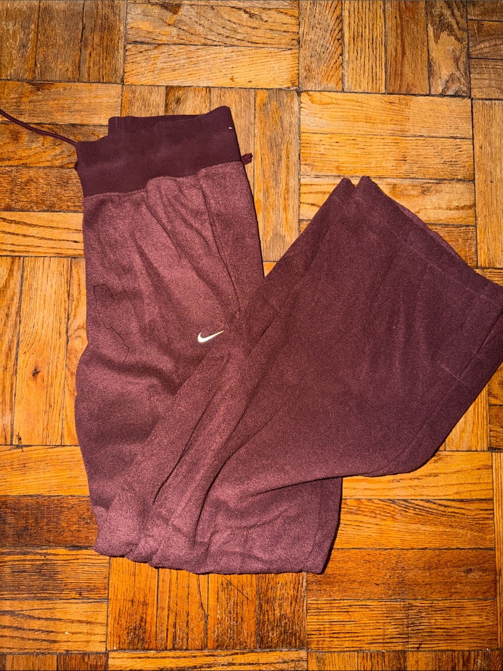 Nike women’s  Maroon Jogger Sweatpants size s